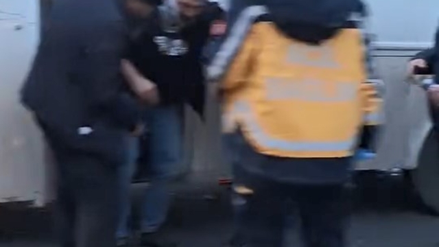 TEM Kocaeli geçişinde servis minibüsü ile TIR çarpıştı; 6 yaralı