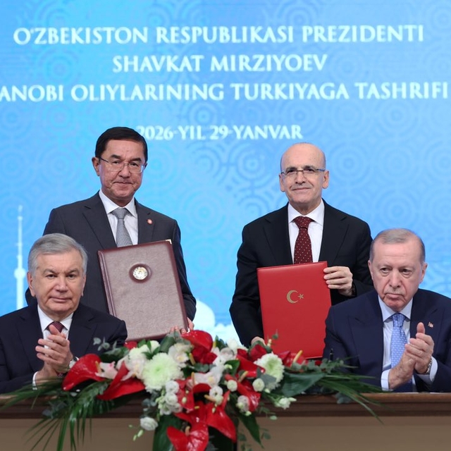 Cumhurbaşkanı Erdoğan, Özbekistan Cumhurbaşkanı Mirziyoyev'i resmi törenle...