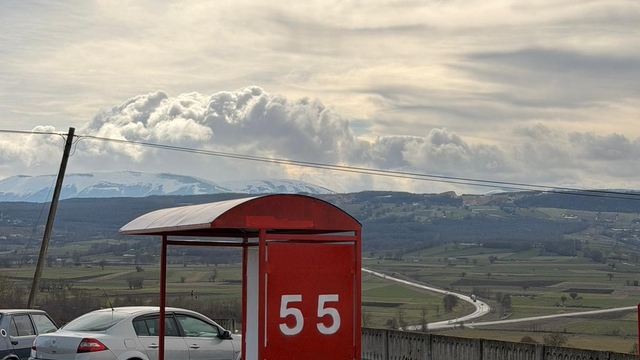 Duraklara kırmızı-beyaz dokunuş