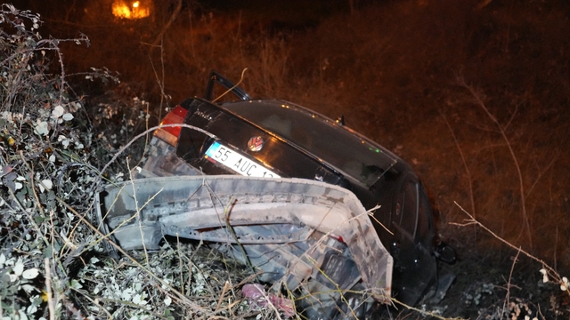 Samsun'da otomobil 3 metre yükseklikten yuvarlandı: Sürücü yara almadan kurtuldu