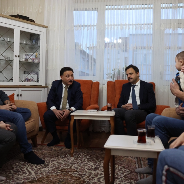 Vali Çiçek vatandaşın çay davetini kırmadı