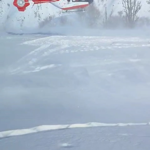 Bingöl'de rahatsızlanan genç, ambulans helikopterle hastaneye yetiştirildi