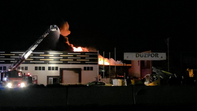 Düzce'de strafor fabrikasında yangın