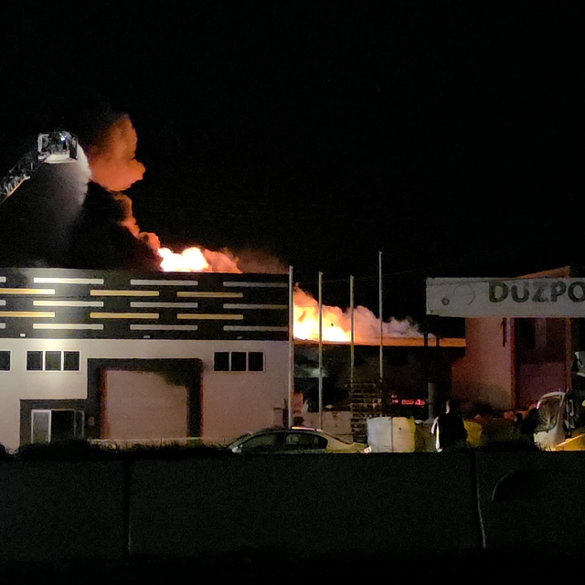 Düzce'de strafor fabrikasında yangın