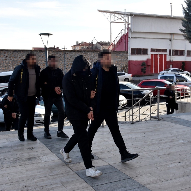 Kendini polis olarak tanıtıp dolandırıcılık yapan 6 şüpheli tutuklandı