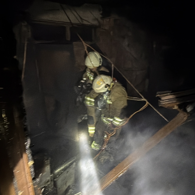 Alevlerin küle çevirdiği fabrika içerden görüntülendi