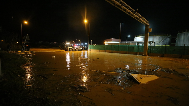 Çanakkale'de sağanak nedeniyle Kepez Çayı taştı