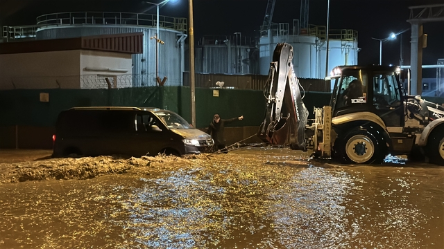 Çanakkale'de sağanak; Kepez Çayı taştı (2)