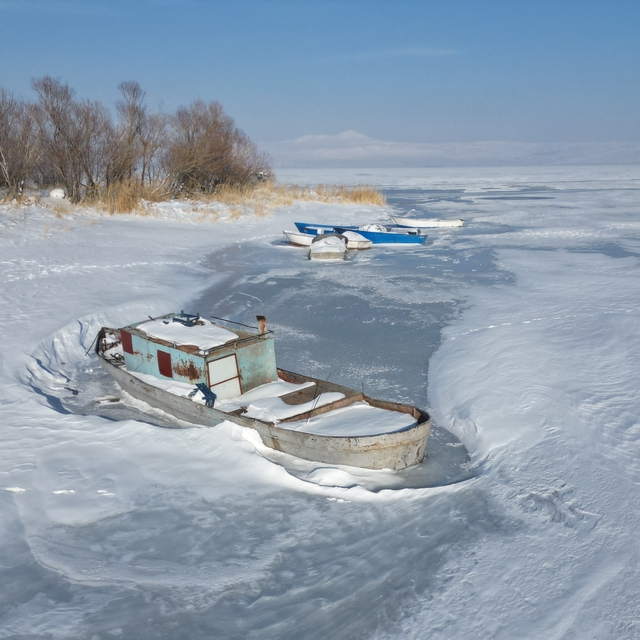 Bitlis'te tüm göller buz tuttu