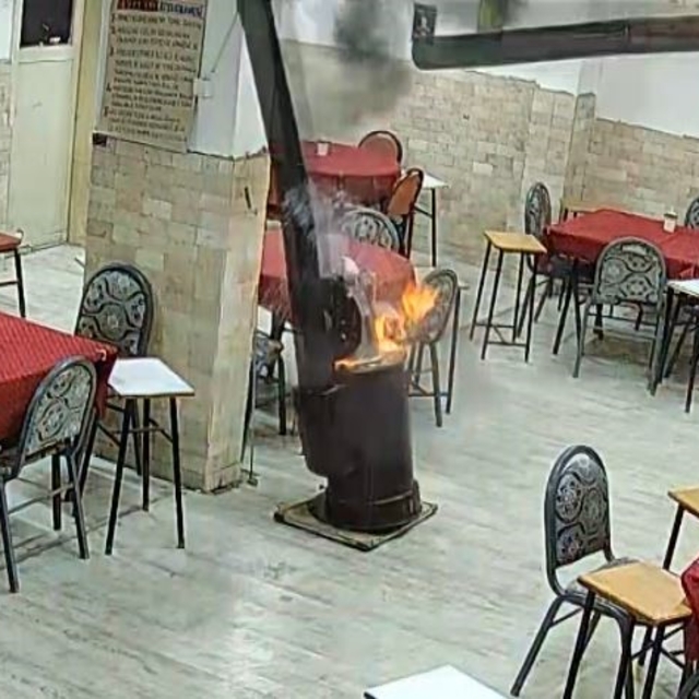 Güzel kokması için sobaya dökülen kolonya ortalığı savaş alanına çevirdi
So...