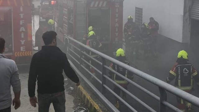 Balıkesir'de alışveriş merkezinde çıkan yangın söndürüldü