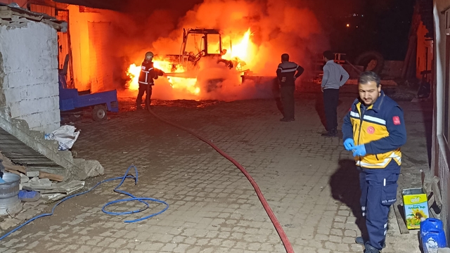 Zile'de yangın çıkan traktör kullanılamaz hale geldi