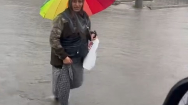 Adana'da sağanak hayatı olumsuz etkiledi