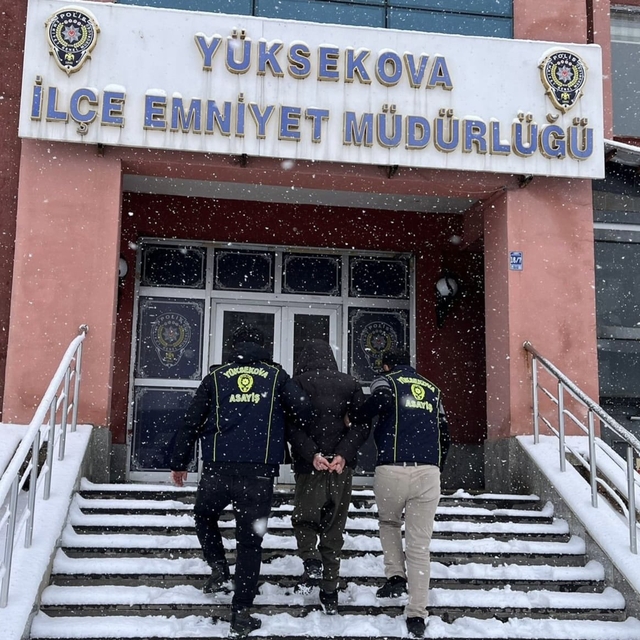 Hakkari'de haklarında kesinleşmiş hapis cezası bulunan 2 hükümlü yakalandı