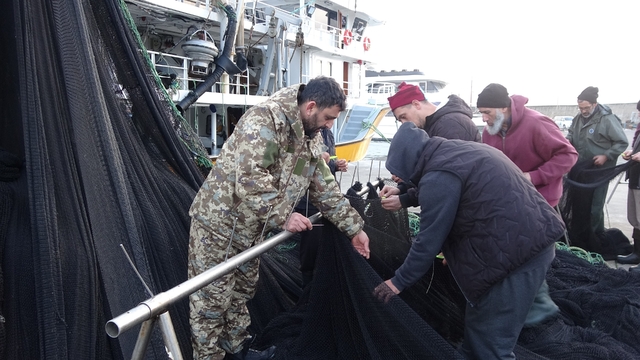 İğneada ve Gürcistan açıklarındaki hamsi avı beklentileri karşılamayınca balıkçılar erken paydos etti
İğneada ve Gürcistan sularındaki hamsi avından beklenen verimi alamayan tekneler şimdiden gelecek sezon hazırlıklarına başladı