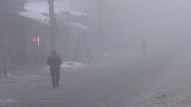 Kars'ta göz gözü görmüyor: Kent siste kayboldu