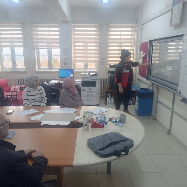 Okul kantinleri çalışanlarına özel hijyen eğitimi verildi