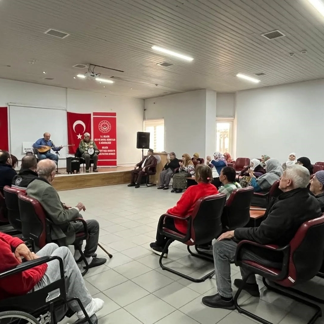 Huzurevinde  halk oyunları ile renkli anlar yaşandı