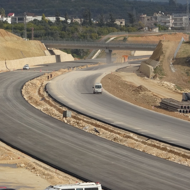 4 bin kişi çalışıyor yüzde 84'ü tamamlandı: Çeşmeli-Kızkalesi Otoyolu Mersi...