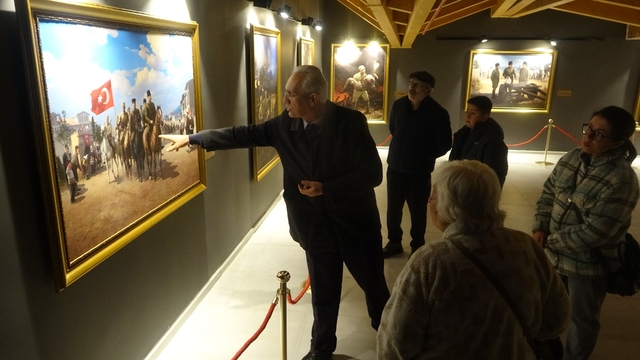 Dumlupınar Diorama Müzesi yoğun ilgi görüyor
30 Ağustos Zaferi'ni gençler, çocuklar ve tüm ziyaretçilere etkileyici bir anlatımla aktarmayı amaçlıyor