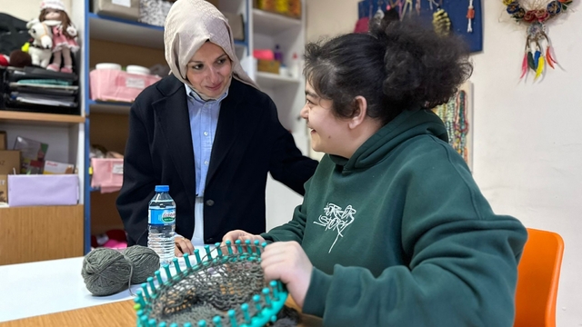 Vali Sözer'in eşi Zeynep Sözer'den engelli bireylere destek