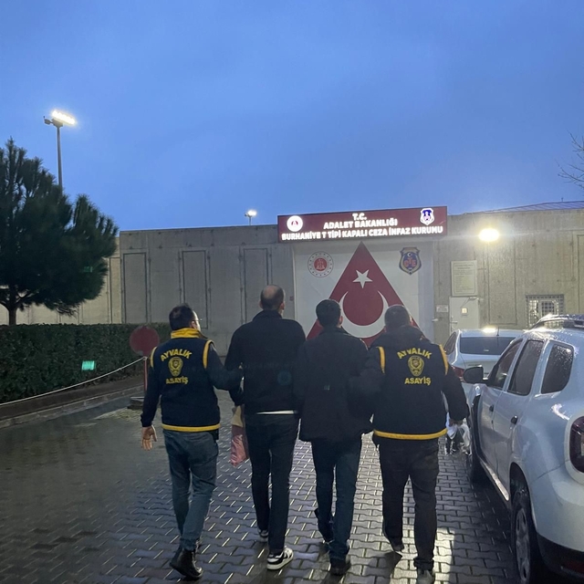 Yaşlı kadını dolandırmak isteyen sahte başkomiser ve sahte savcı gerçek pol...