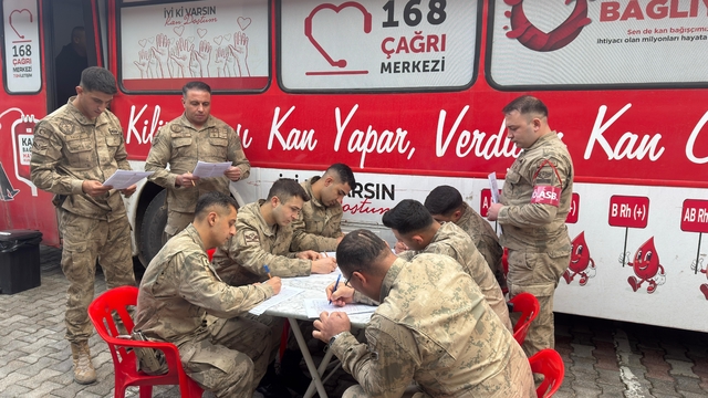 Kilis'te jandarmadan Kızılay'ın kan bağışı kampanyasına destek