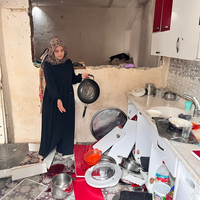 Adana'da boşanma aşamasındaki eşini darbedip eşyasına zarar veren zanlı yak...