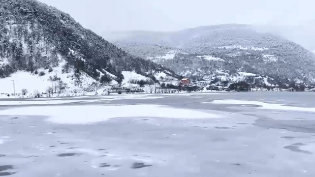 Buz tutan Çubuk Gölü, dronla görüntülendi