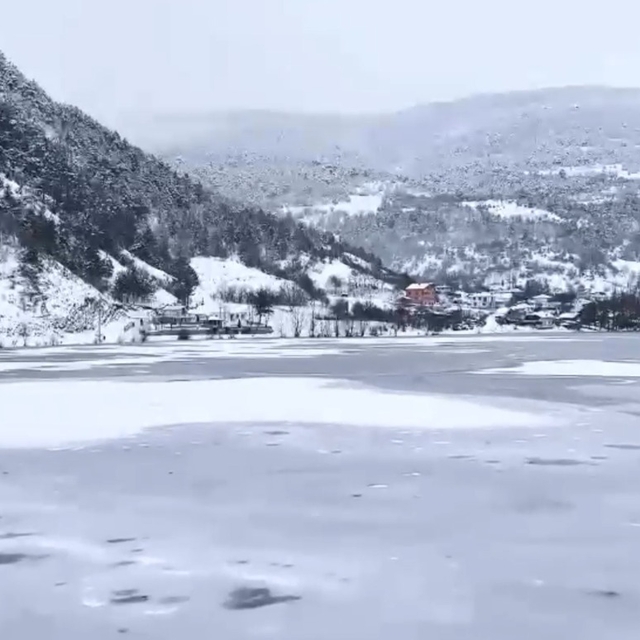 Buz tutan Çubuk Gölü, dronla görüntülendi