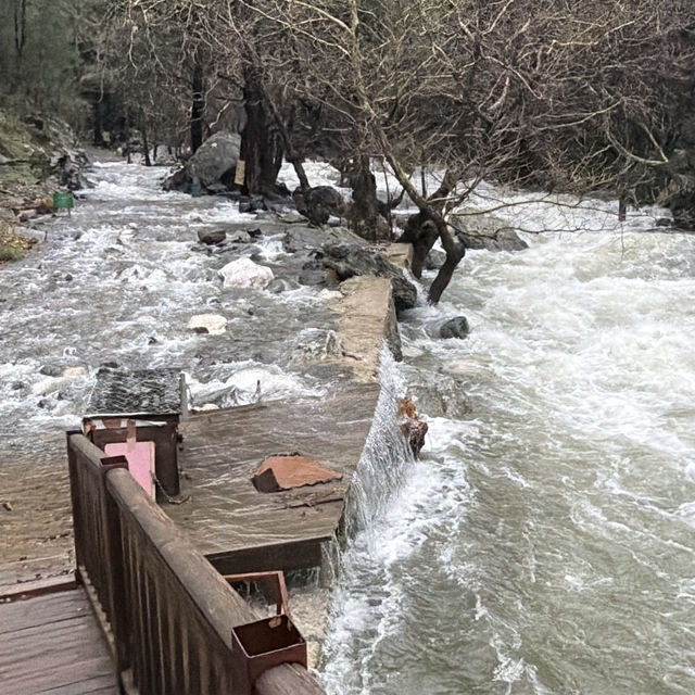Kazdağların'da ani kar erimesi ve sağanak yağış nedeniyle dereler yatakları...