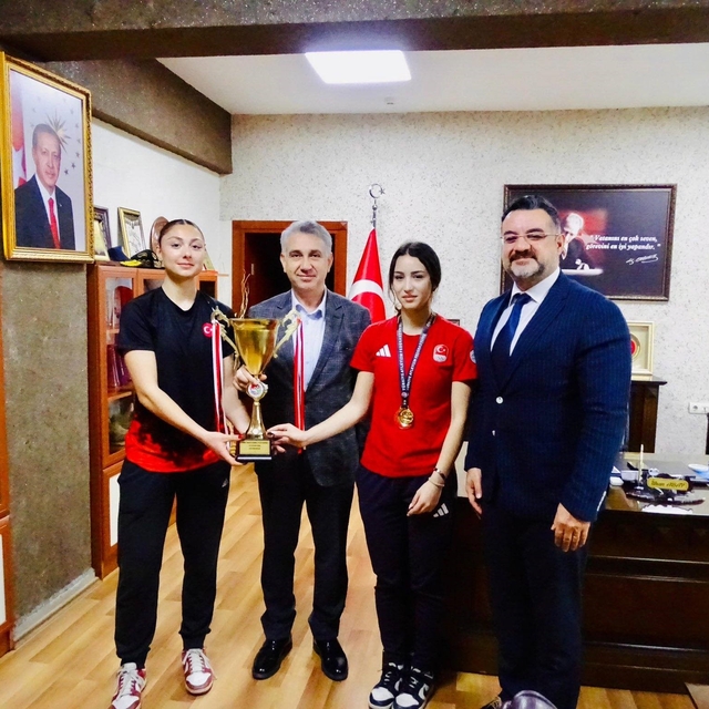 Kaymakam Abay, şampiyonlar ile bir araya geldi