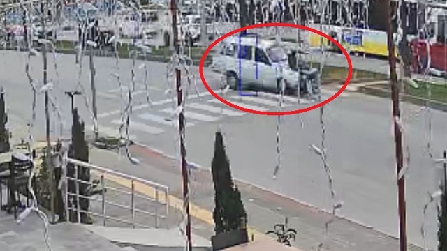 Otomobilin yayaya çarptığı kaza kamerada