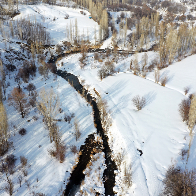 Iğdır'daki Üçkaya Vadisi beyaz örtüyle kaplandı