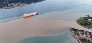 Çanakkale Boğazı'nın rengi değişti; Avrupa Yakası mavi olarak kaldı