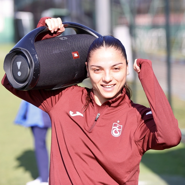Trabzonspor kadın futbol takımı şampiyonluk hedefliyor