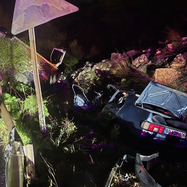 Karayolu savaş alanına döndü: 3 yaralı