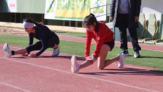6 ŞUBAT DEPREMLERİNİN ÜÇÜNCÜ YILI - Depremzede aile, sporcu kızlarının gelecekleri için şehir değiştirdi