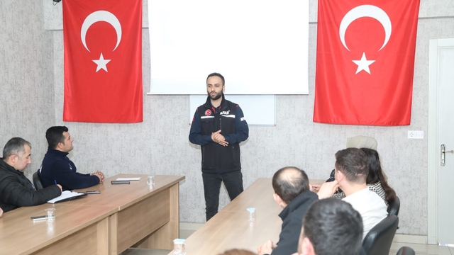 Kavak Belediyesi personeline sivil savunma eğitimi verildi