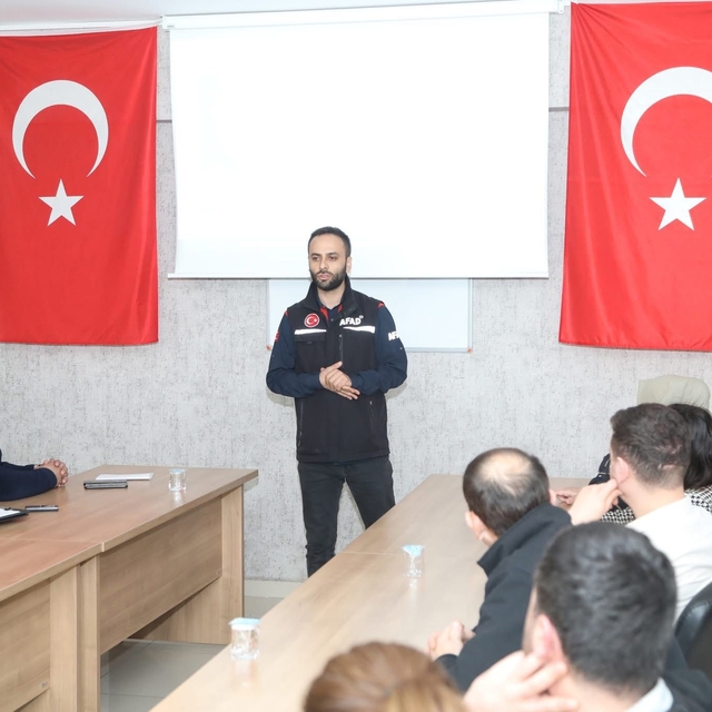 Kavak Belediyesi personeline sivil savunma eğitimi verildi