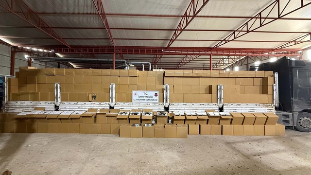 İzmir'de 12 milyon 720 bin bandrolsüz makaron ele geçirildi
