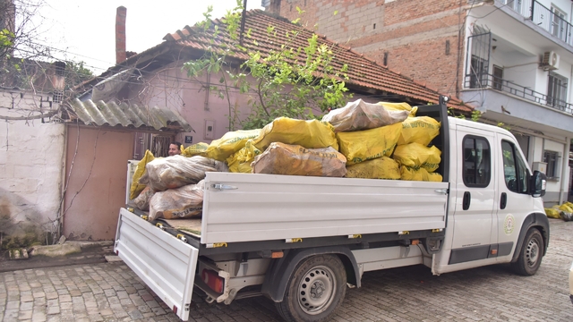İncirliova Belediyesi'nden ailelere yakacak desteği