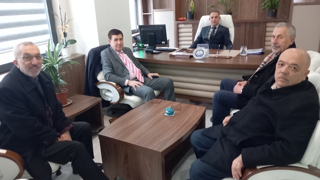 Eskişehir'de nüfus ve vatandaşlık hizmetleri
Vatandaşların yüzde 99'u yeni Türkiye Cumhuriyeti kimlik kartını, yüzde 95'i yeni sürücü belgelerini aldı
Geçen yıl il genelinde 460 bin 156 vatandaşın işlemini gerçekleştirerek hizmet sunuldu