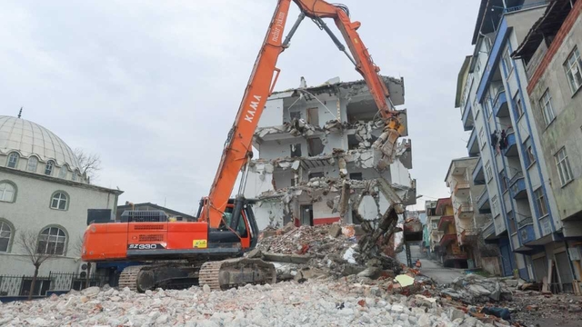 Canik'te Soğuksu Kentsel Dönüşüm Projesi kapsamında 741 binanın yıkımı sürüyor