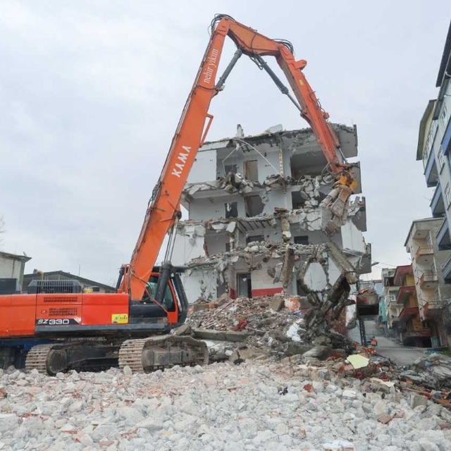 Canik'te Soğuksu Kentsel Dönüşüm Projesi kapsamında 741 binanın yıkımı sürü...