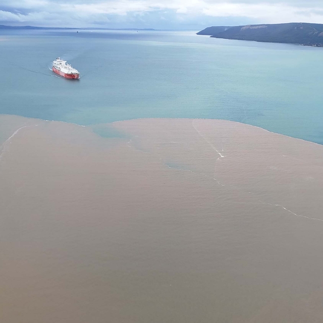 Çanakkale Boğazı'nda denizin rengi kahverengiye döndü