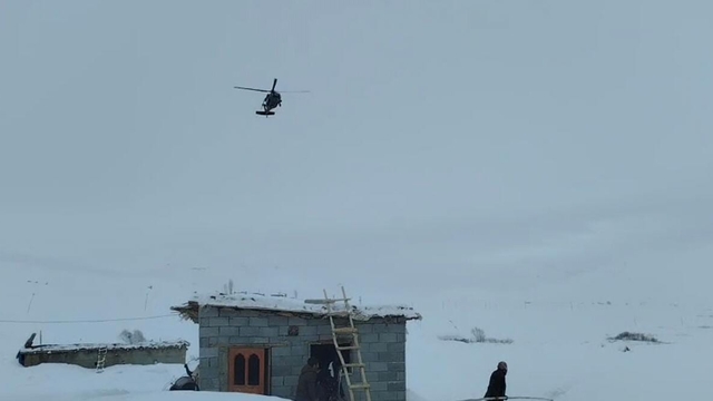 Şırnak'ta rahatsızlanan 55 yaşındaki kadın jandarma helikopteriyle hastaneye ulaştırıldı