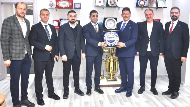 ASKON'dan ETSO ve ETB'de 'Ekonomik işbirliği' zirvesi
"Sanayi güçlenirse Erzurum büyür, İstihdam artarsa şehir nefes alır"