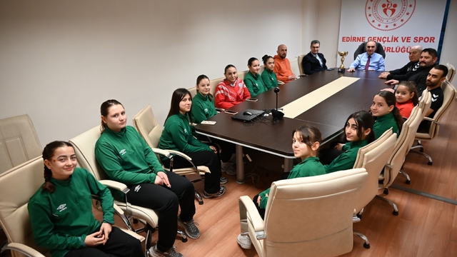 Edirneli sporcular Yasemin Adar Kadınlar Güreş Turnuvası'nda başarı elde etti