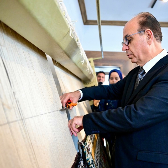 Başkan Geçit, halı dokuma kursunda kesim törenine katıldı